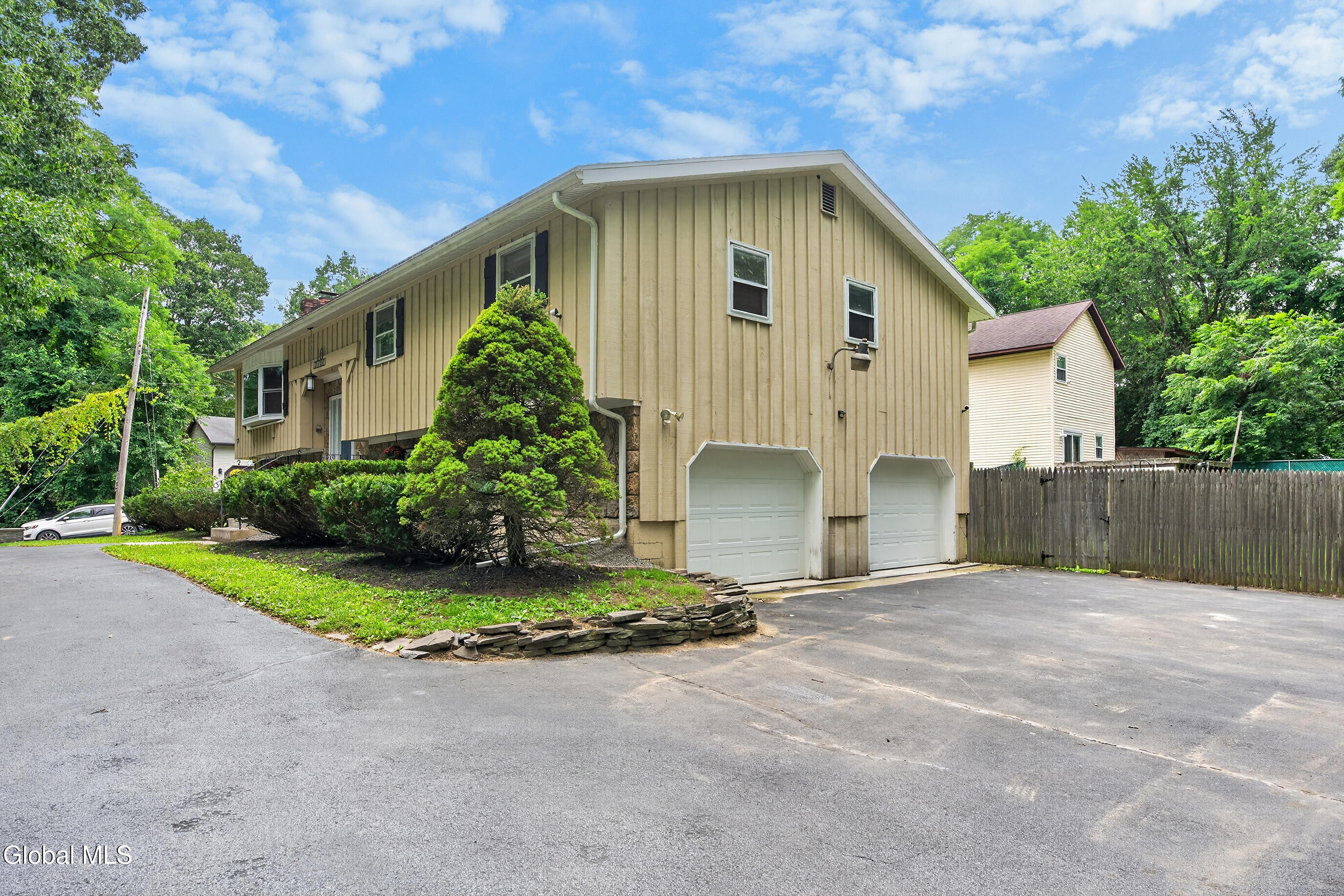 16 Golf Road Schenectady NY 12304