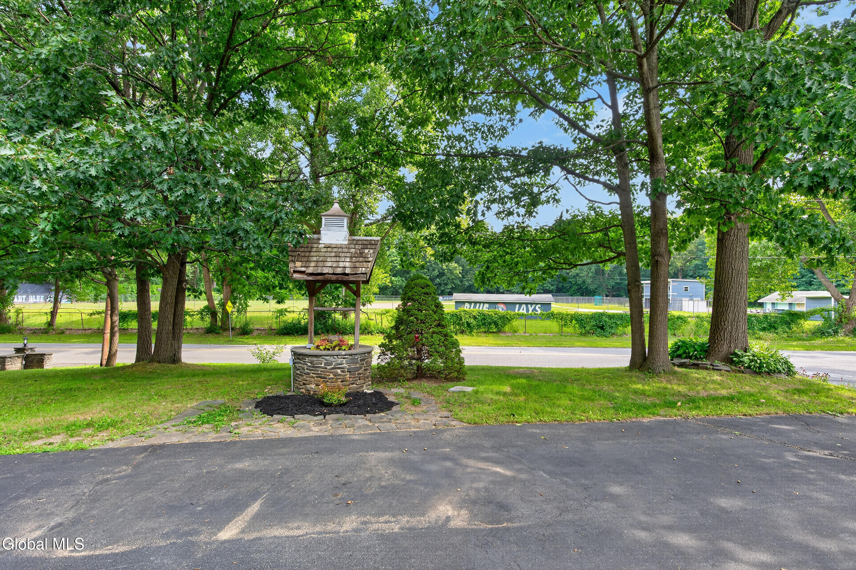 16 Golf Road Schenectady NY 12304
