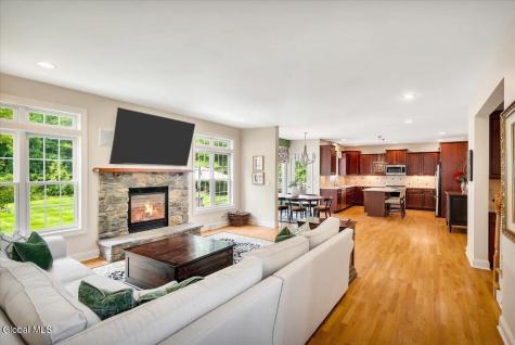 18 Tipperary Way Ballston Lake NY 12019
