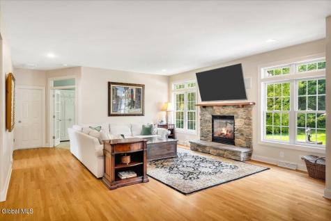 18 Tipperary Way Ballston Lake NY 12019