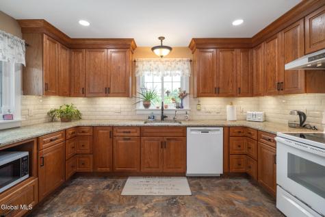 407 Hidley Road Wynantskill NY 12198