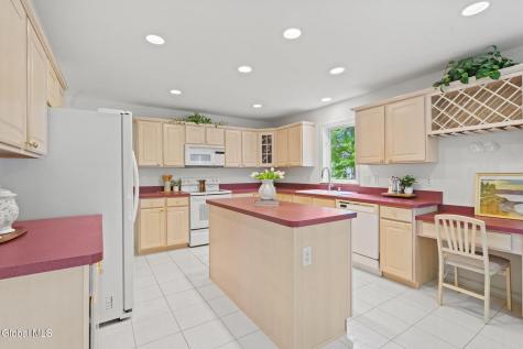 6 Ashley Place Saratoga Springs NY 12866
