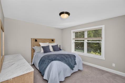 6 Wyatts Circle Rensselaer NY 12144