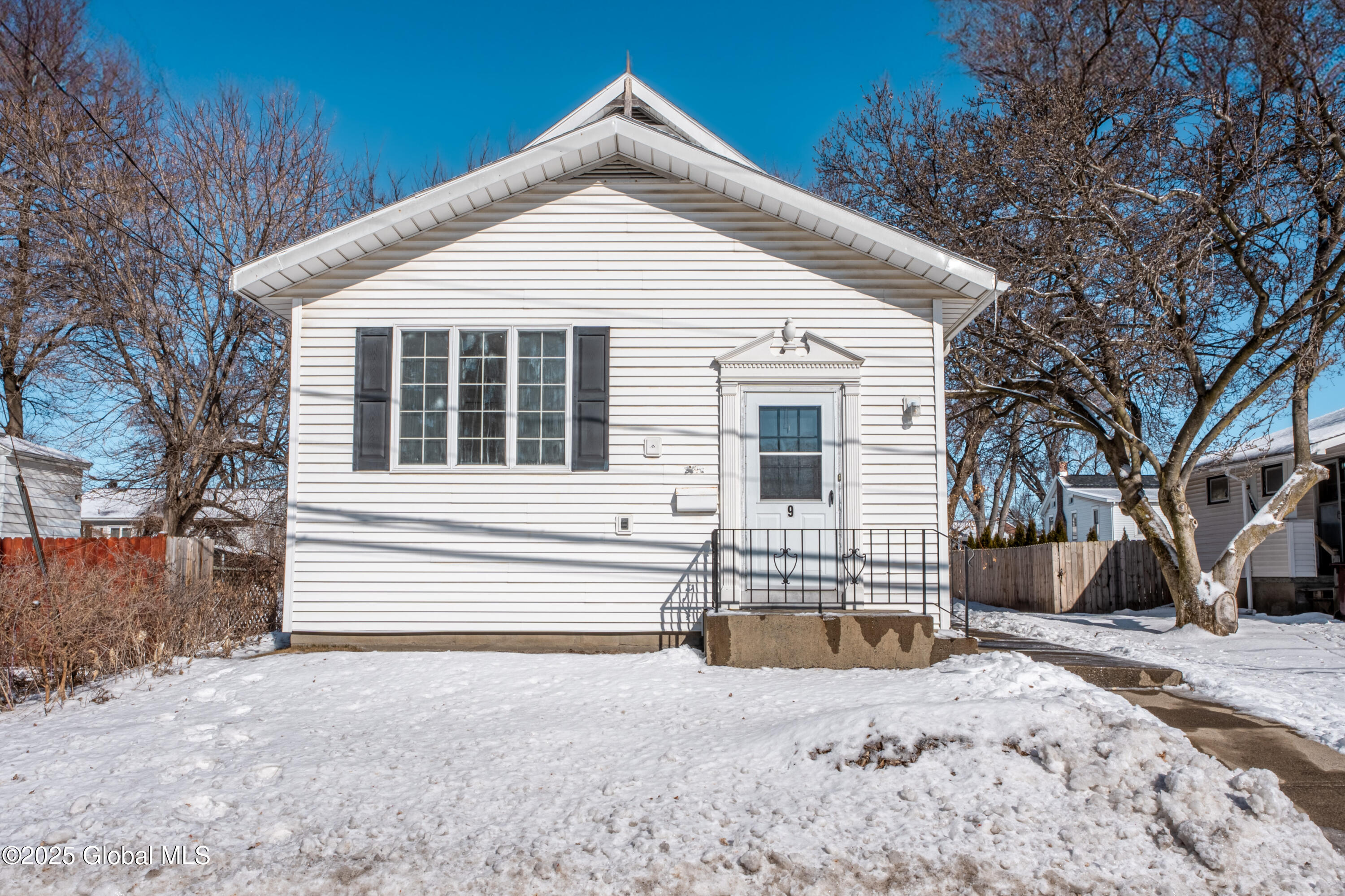 9 Newton Street Colonie NY 12205