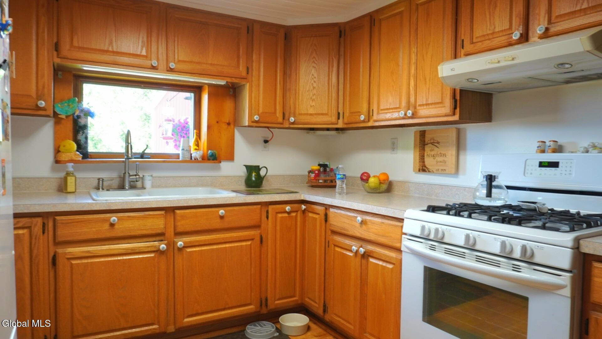 706 E Lykers Road Sprakers NY 12166