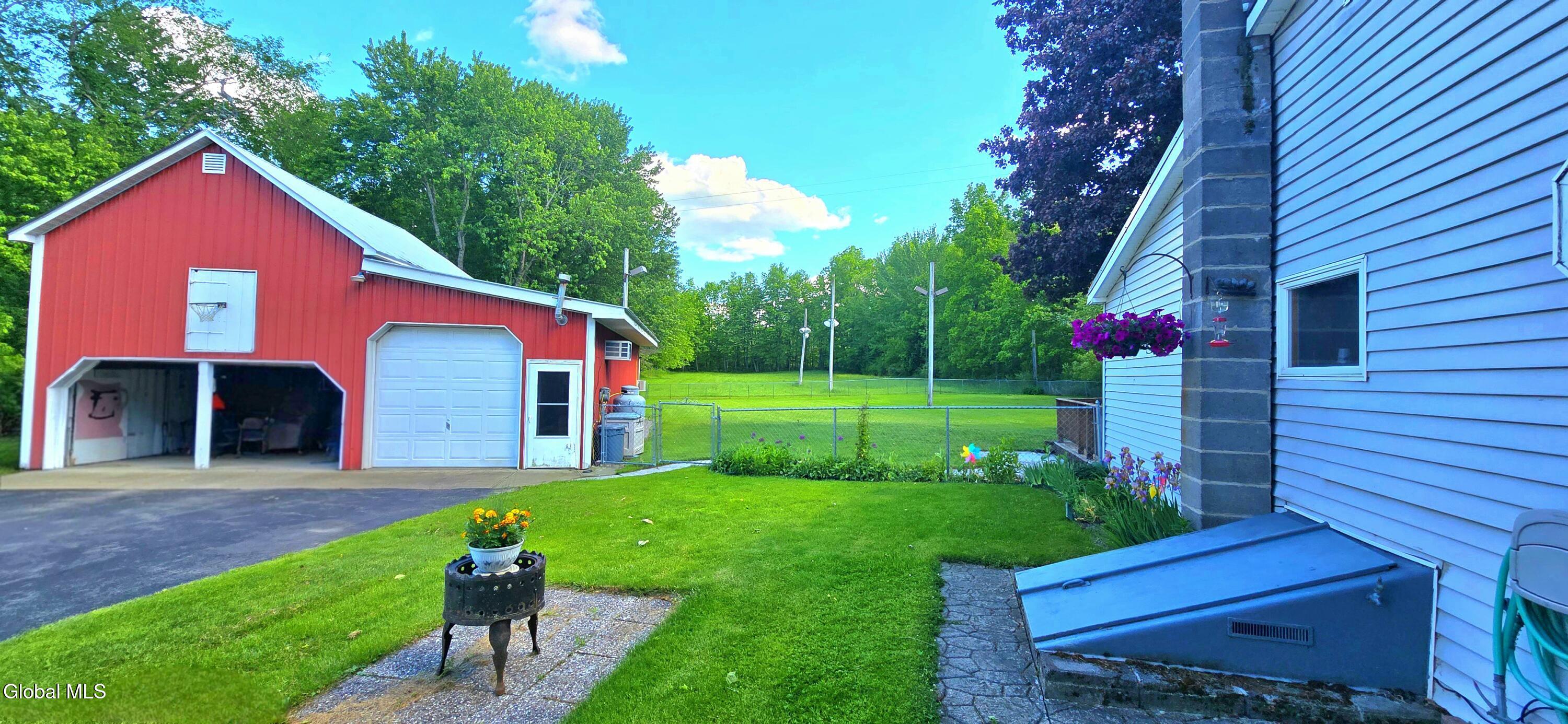 706 E Lykers Road Sprakers NY 12166