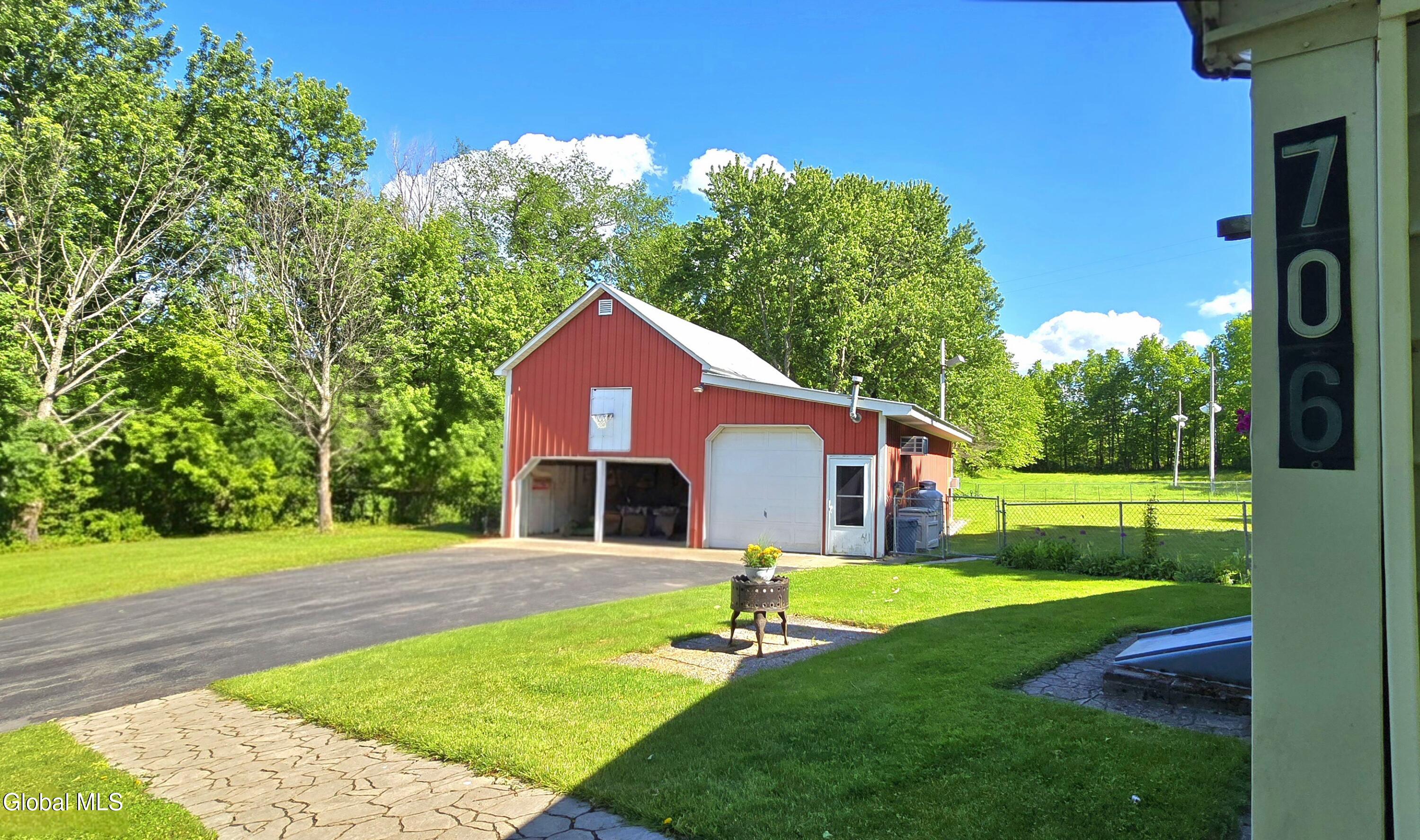 706 E Lykers Road Sprakers NY 12166