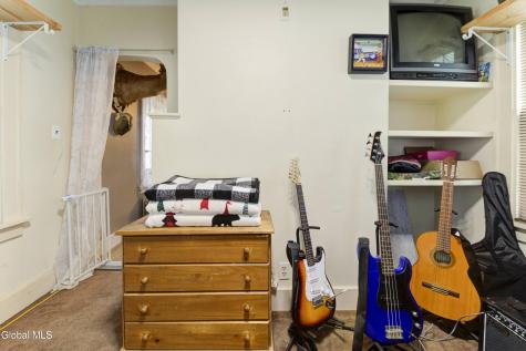 138 5th Avenue Gloversville NY 12078