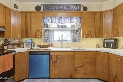 138 5th Avenue Gloversville NY 12078