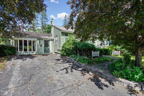 319 Grooms Road Halfmoon NY 12065