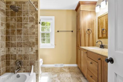 17 Schuyler Hills Road Loudonville NY 12211