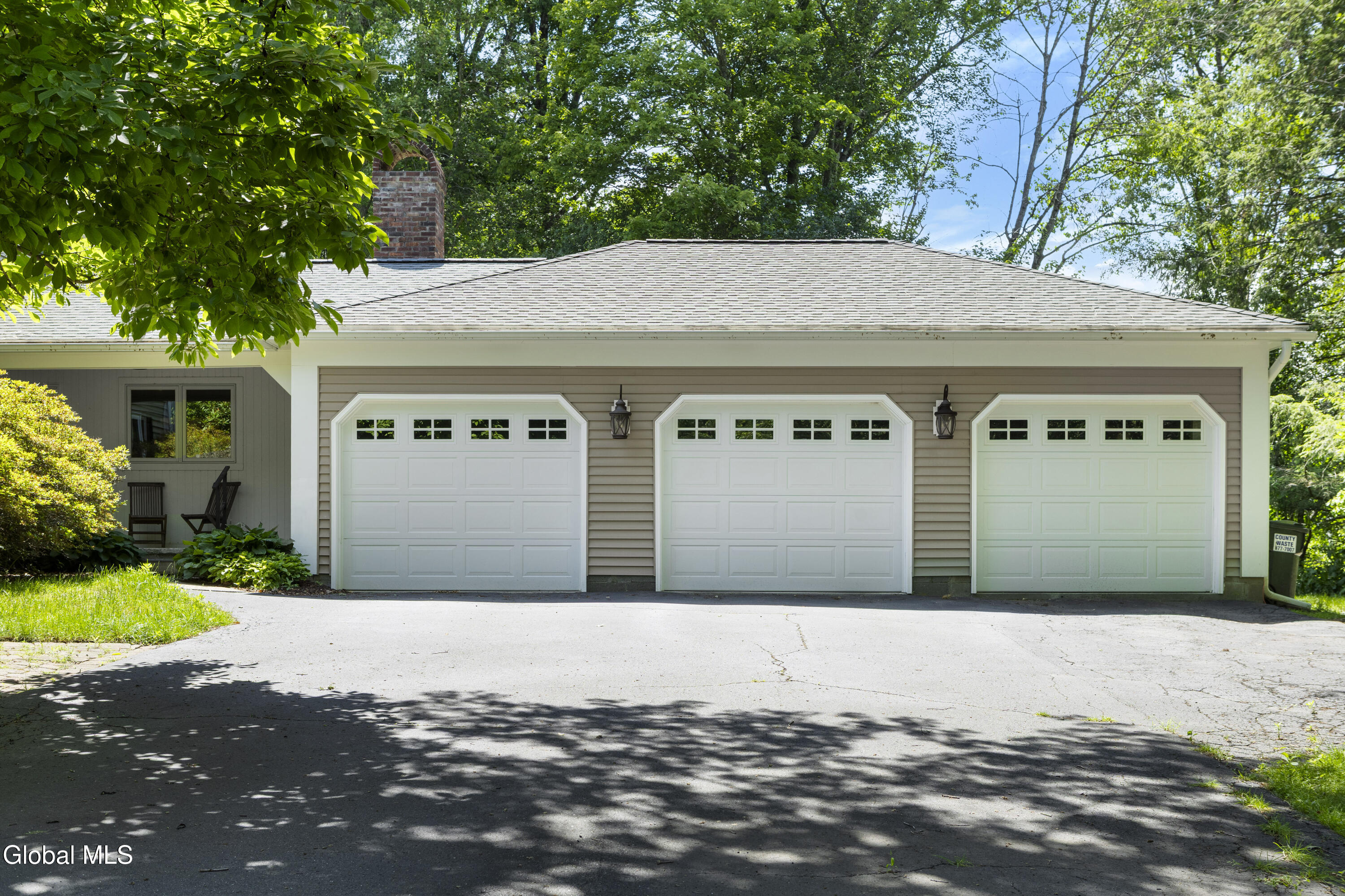 17 Schuyler Hills Road Loudonville NY 12211