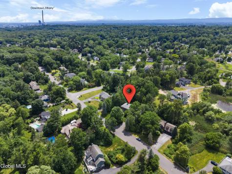 17 Schuyler Hills Road Loudonville NY 12211