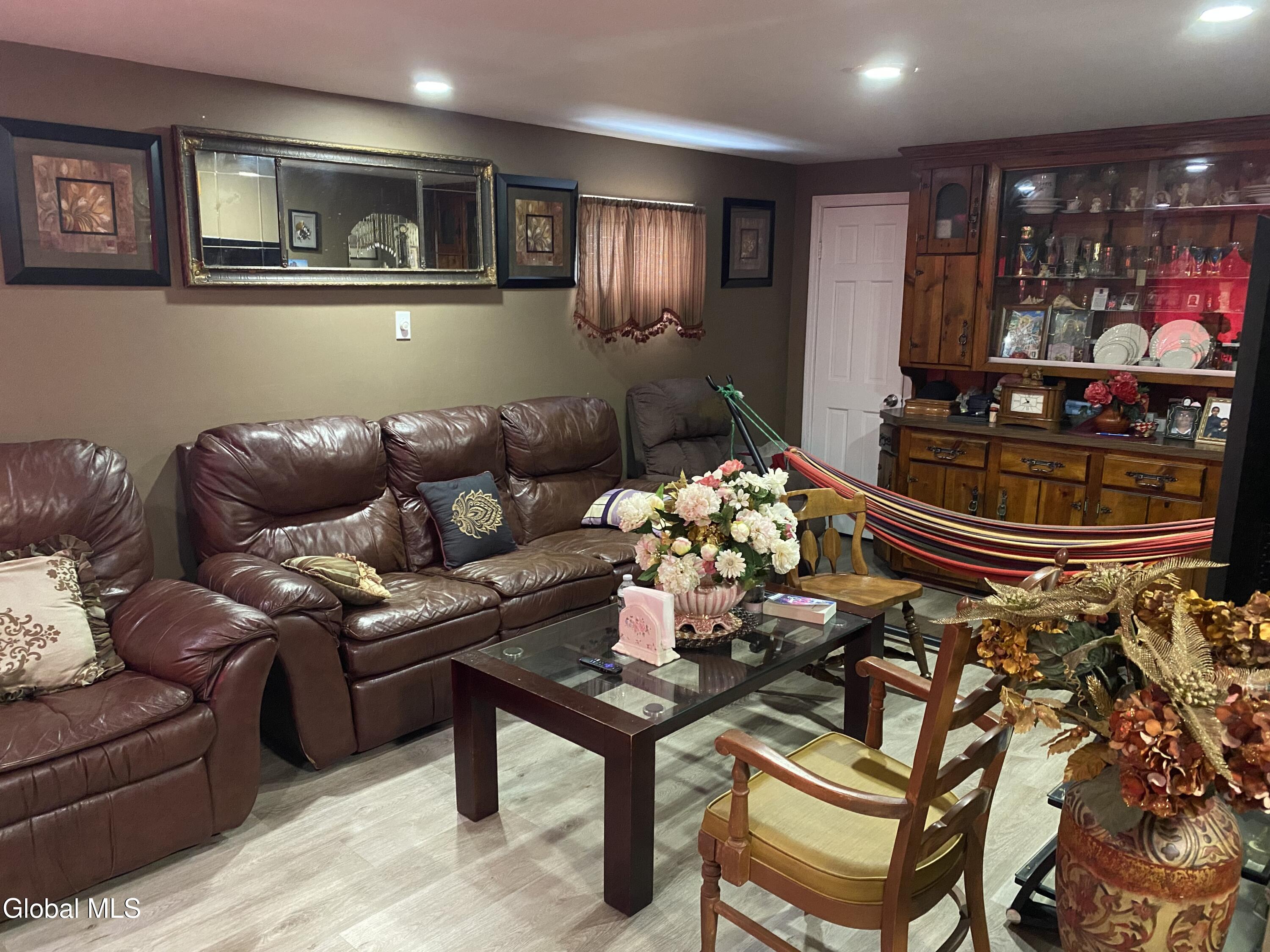 817 Holland Road Schenectady NY 12303