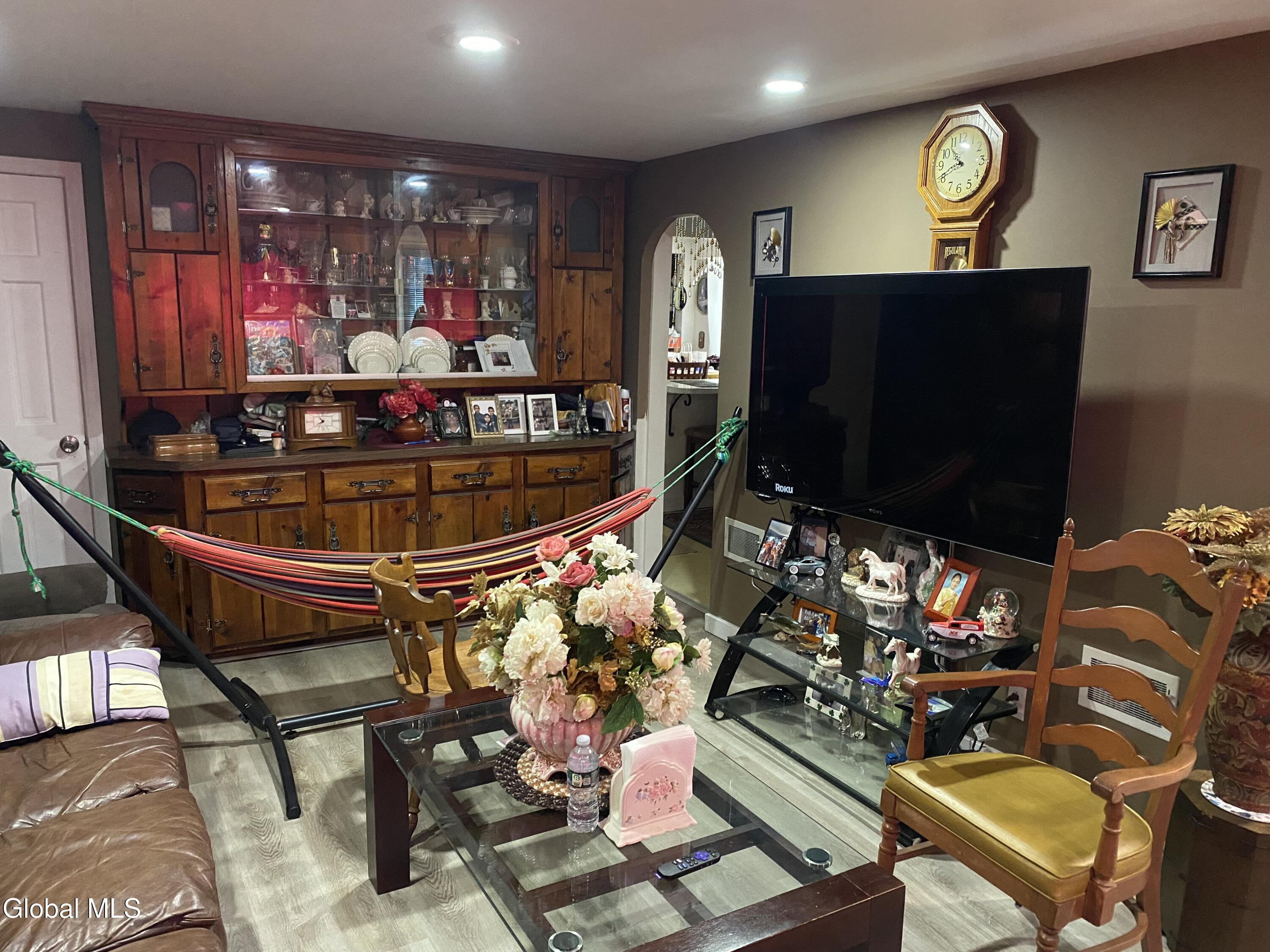 817 Holland Road Schenectady NY 12303