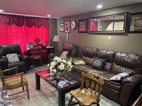 817 Holland Road Schenectady NY 12303