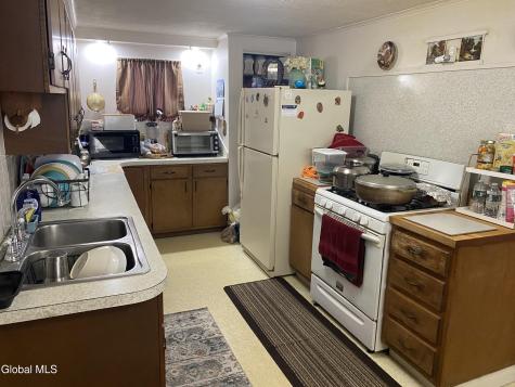 817 Holland Road Schenectady NY 12303