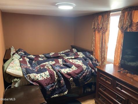 817 Holland Road Schenectady NY 12303