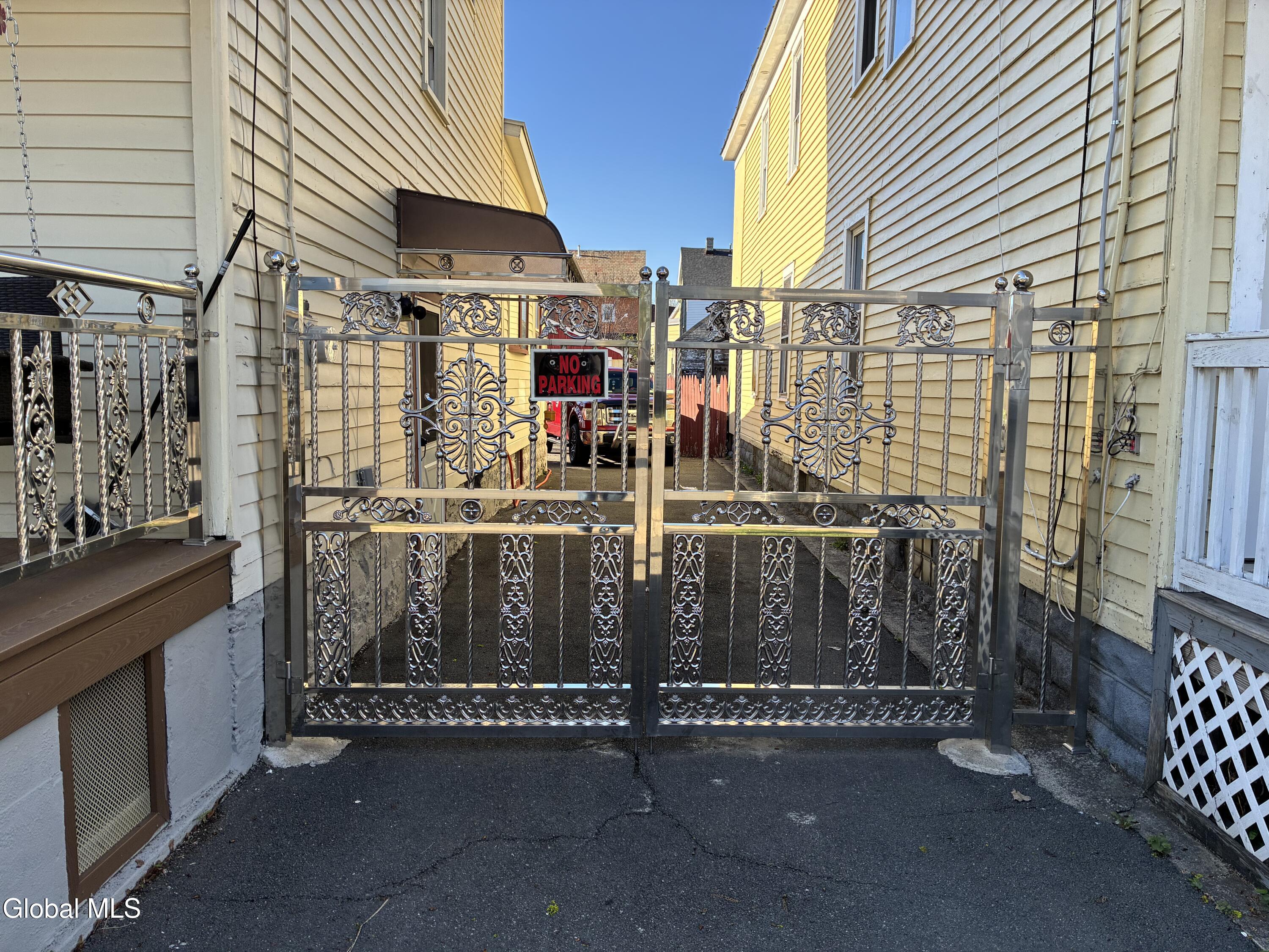 817 Holland Road Schenectady NY 12303