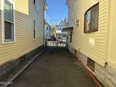 817 Holland Road Schenectady NY 12303