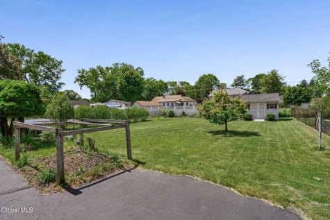 327 Manchester Road Schenectady NY 12304