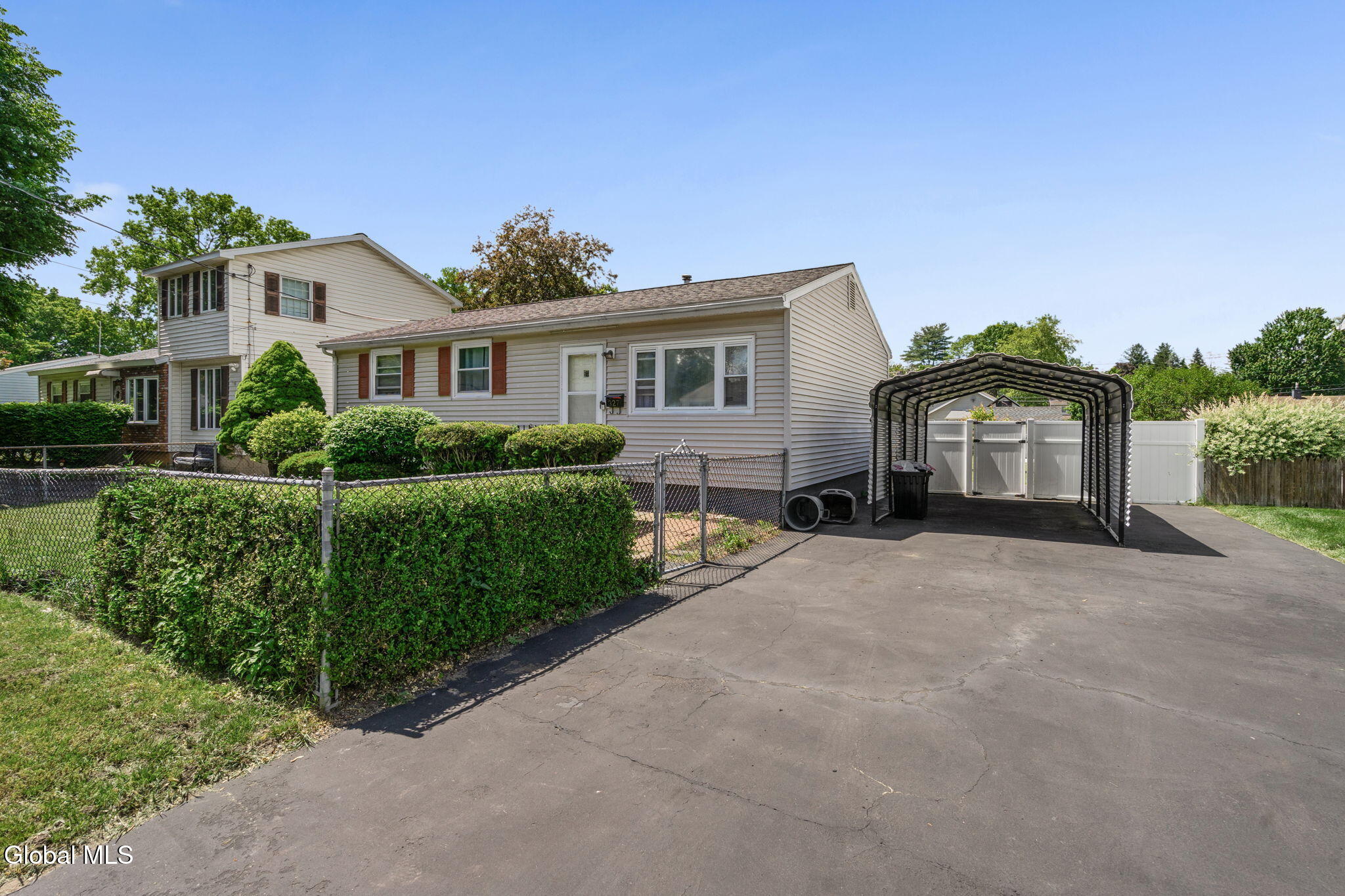 327 Manchester Road Schenectady NY 12304