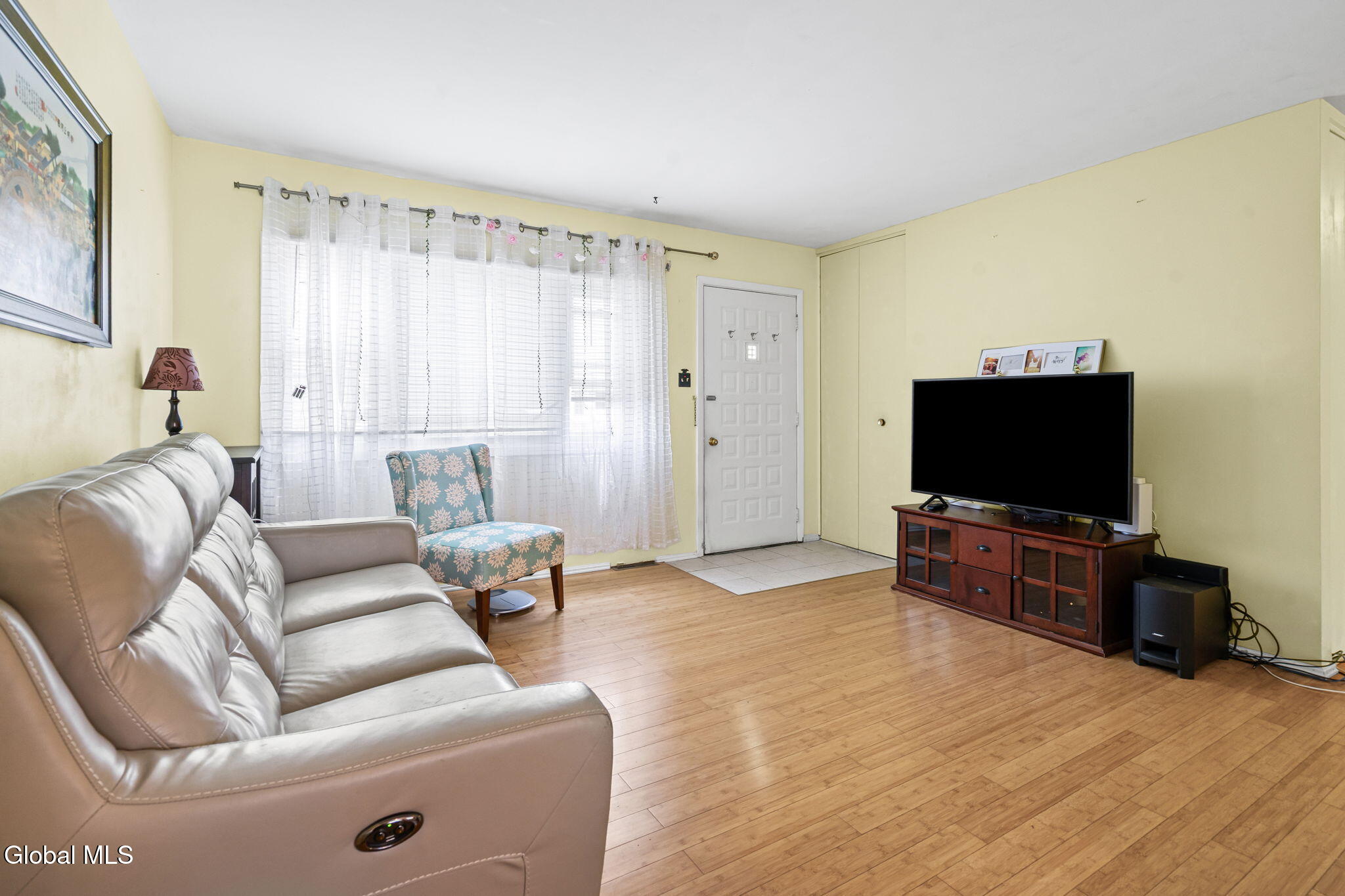 327 Manchester Road Schenectady NY 12304