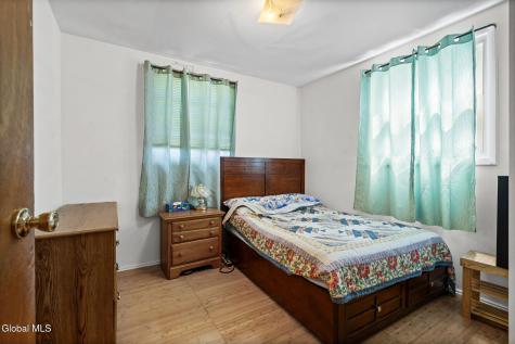 327 Manchester Road Schenectady NY 12304