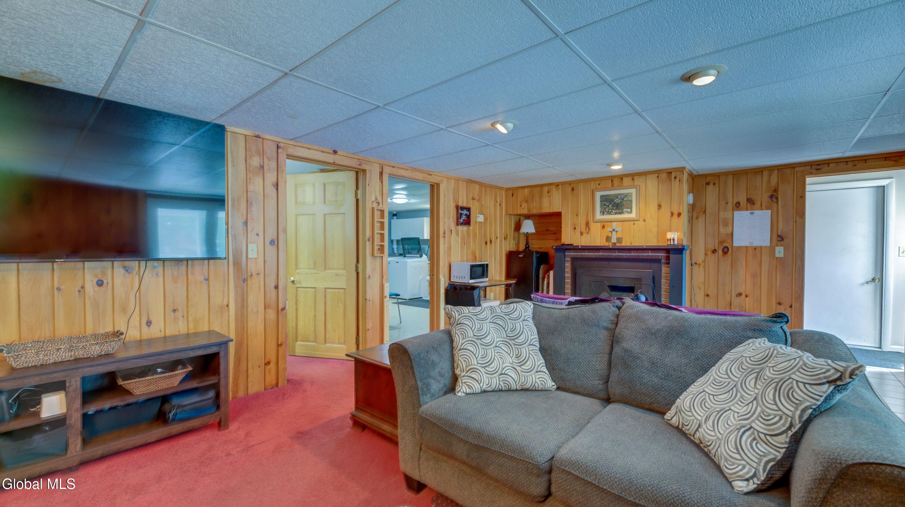 27 Pine Avenue Johnstown NY 12095