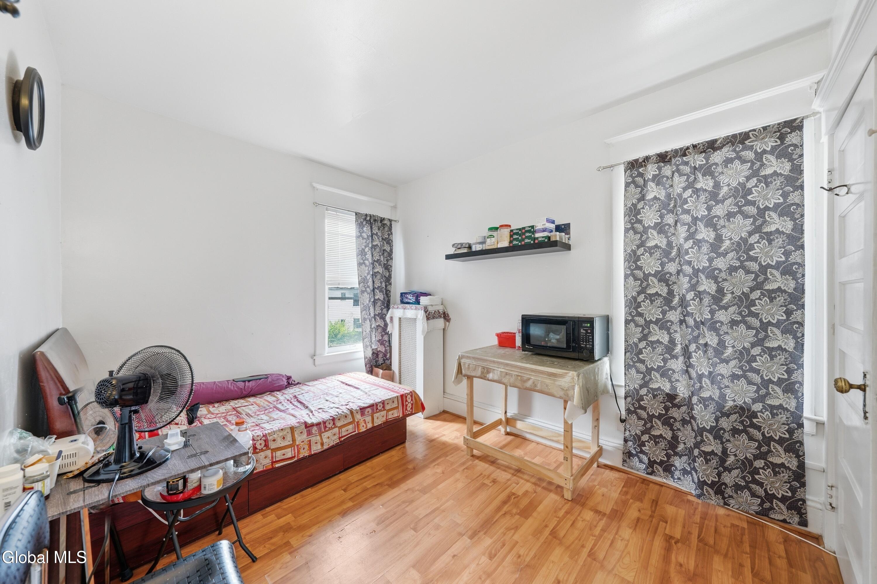 942 Central Parkway Schenectady NY 12309