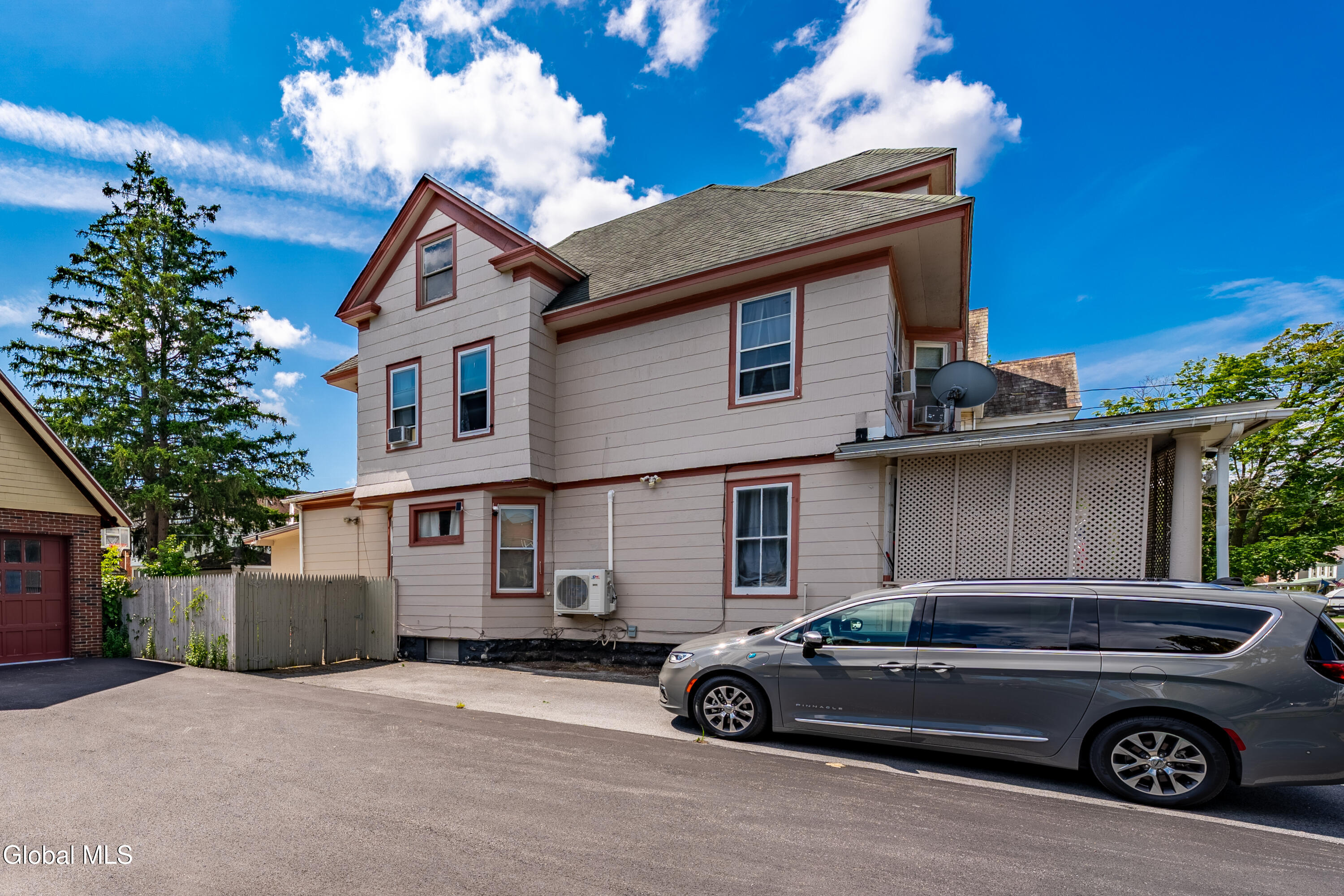 942 Central Parkway Schenectady NY 12309