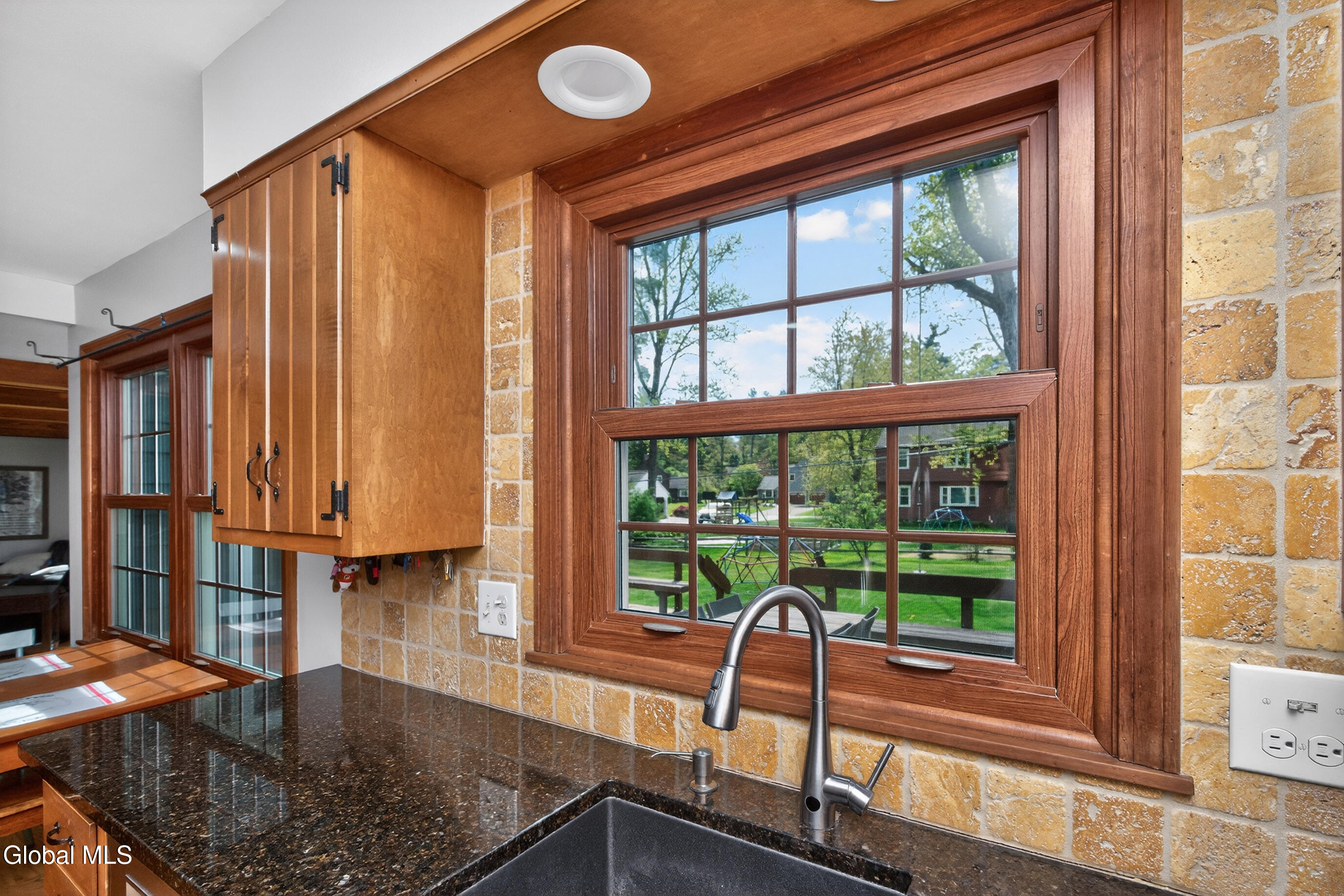 4 Concord Road Glenmont NY 12077