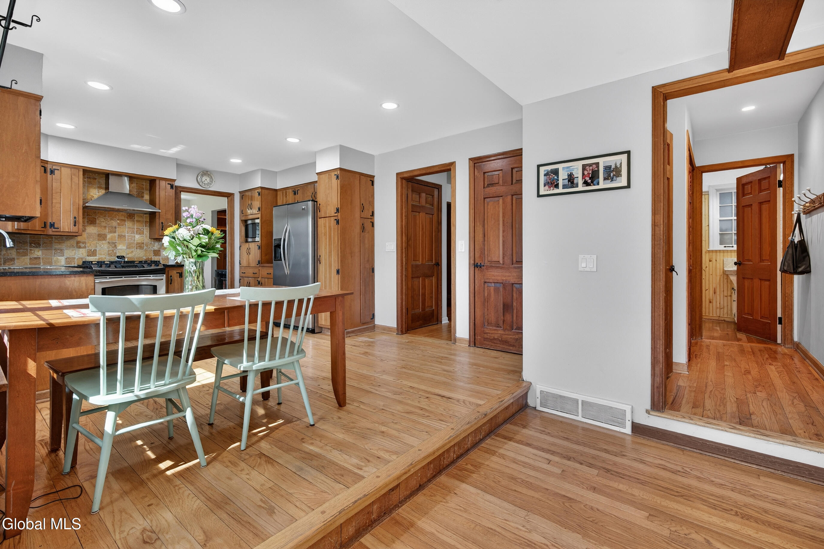 4 Concord Road Glenmont NY 12077