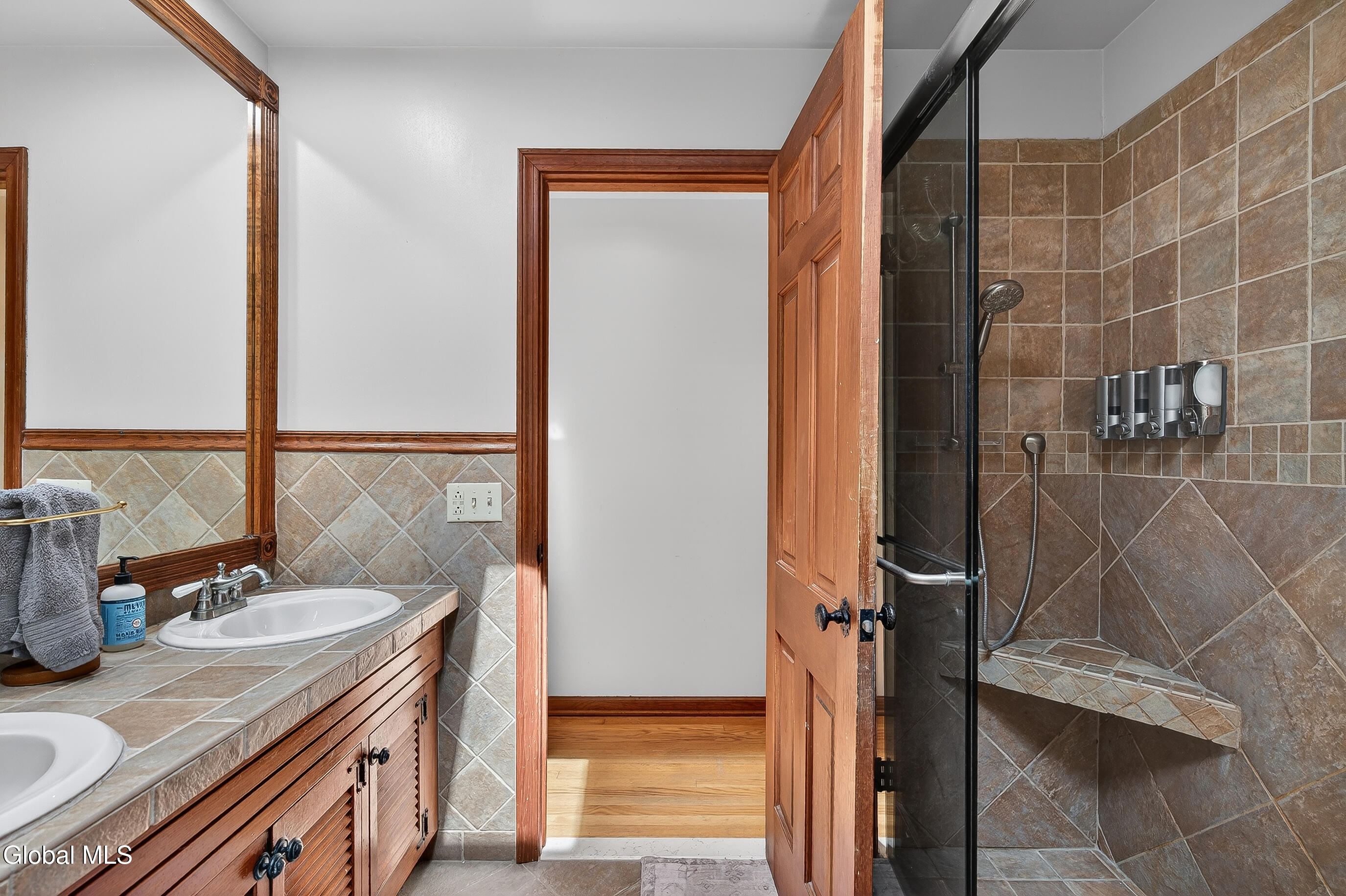 4 Concord Road Glenmont NY 12077