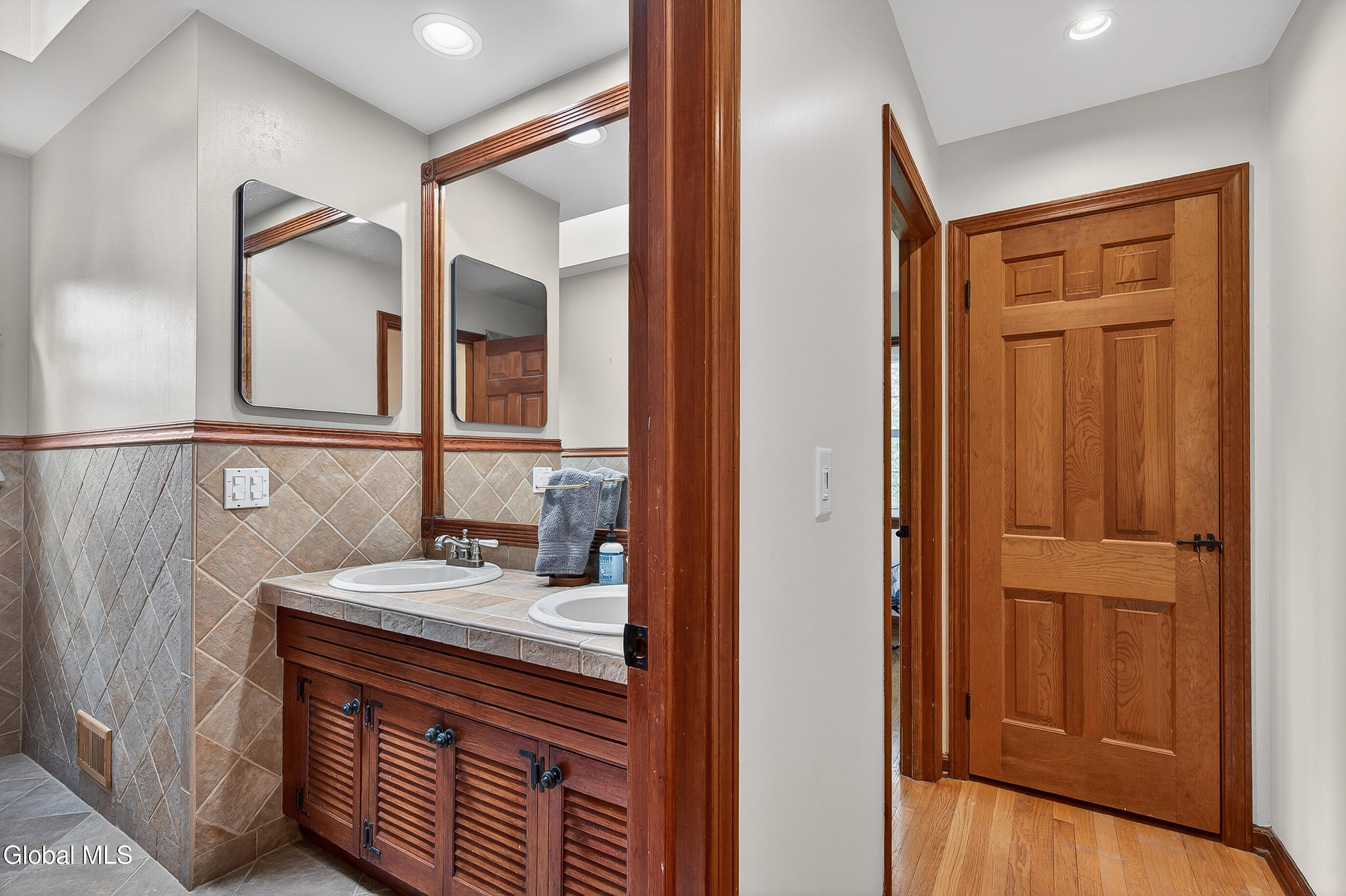 4 Concord Road Glenmont NY 12077