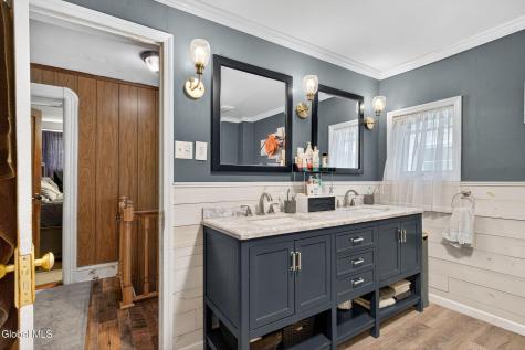 54 Vley Road Scotia NY 12302