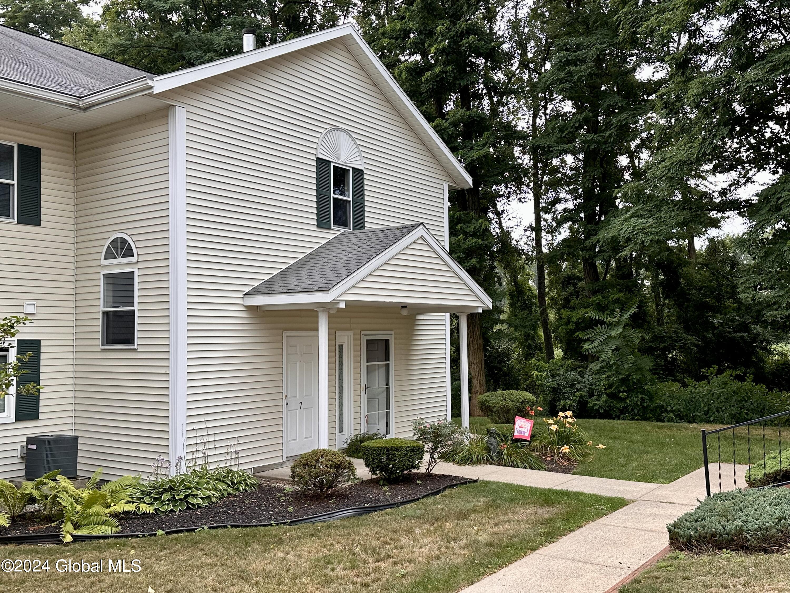 907 Greenwich Drive Albany NY 12203