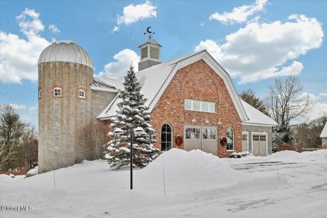 331 Valley Road Niskayuna NY 12309