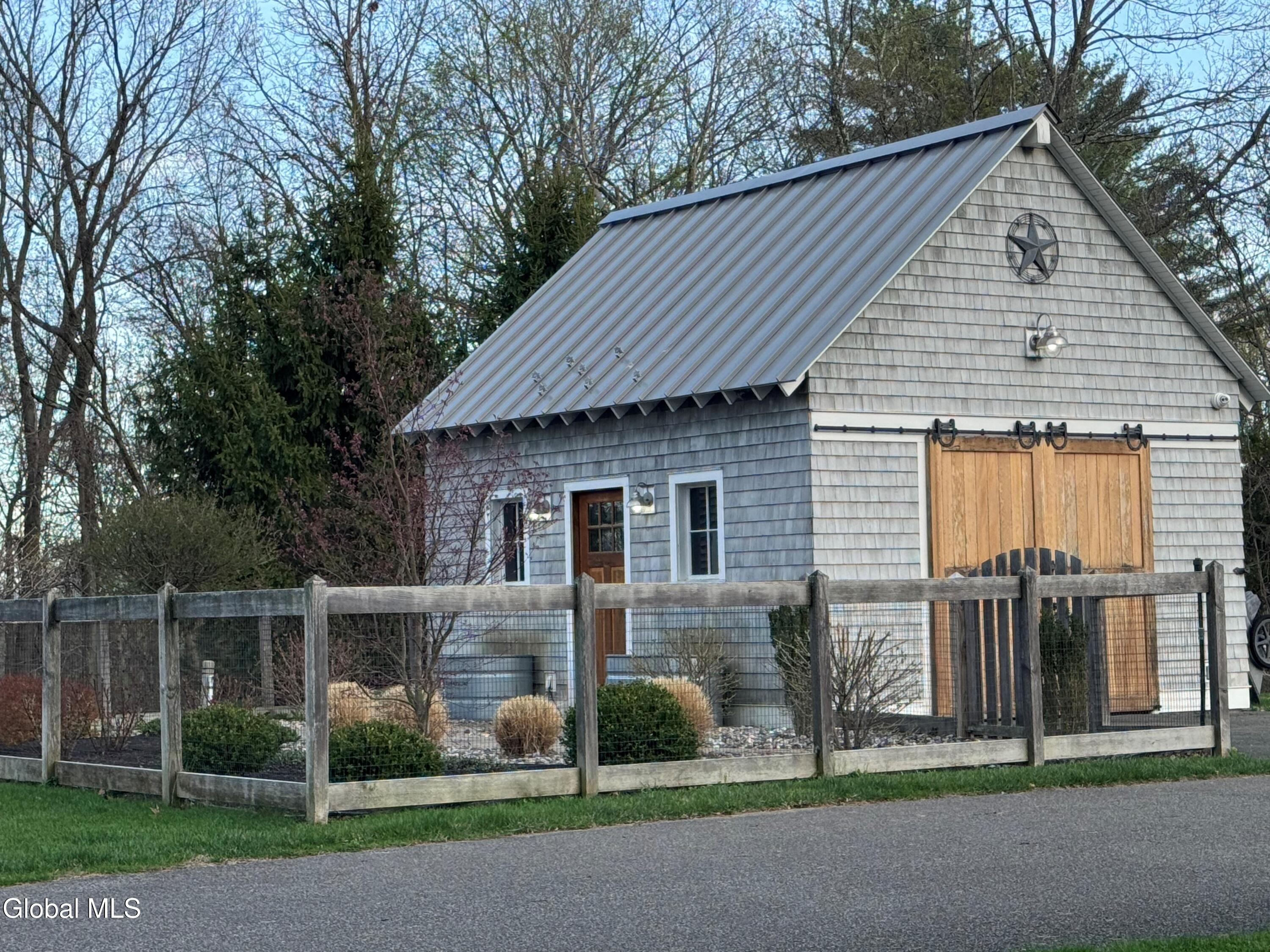 331 Valley Road Niskayuna NY 12309
