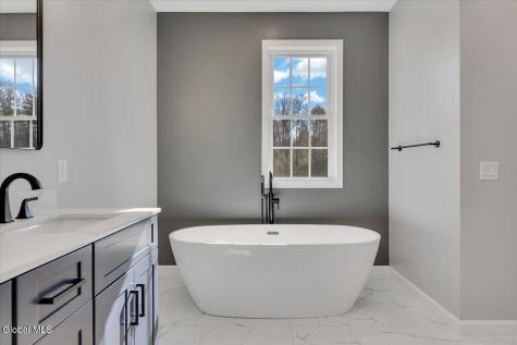 105 Diamond Place Schenectady NY 12306