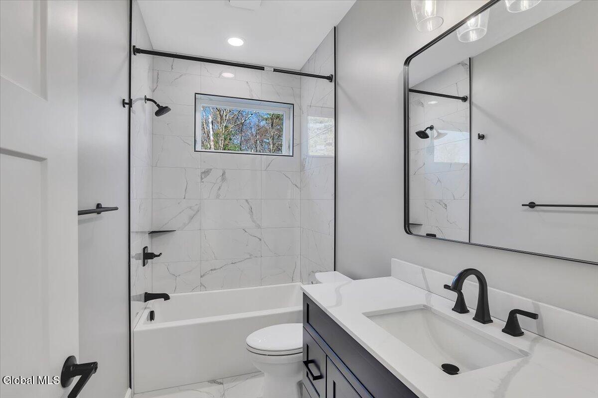 105 Diamond Place Schenectady NY 12306