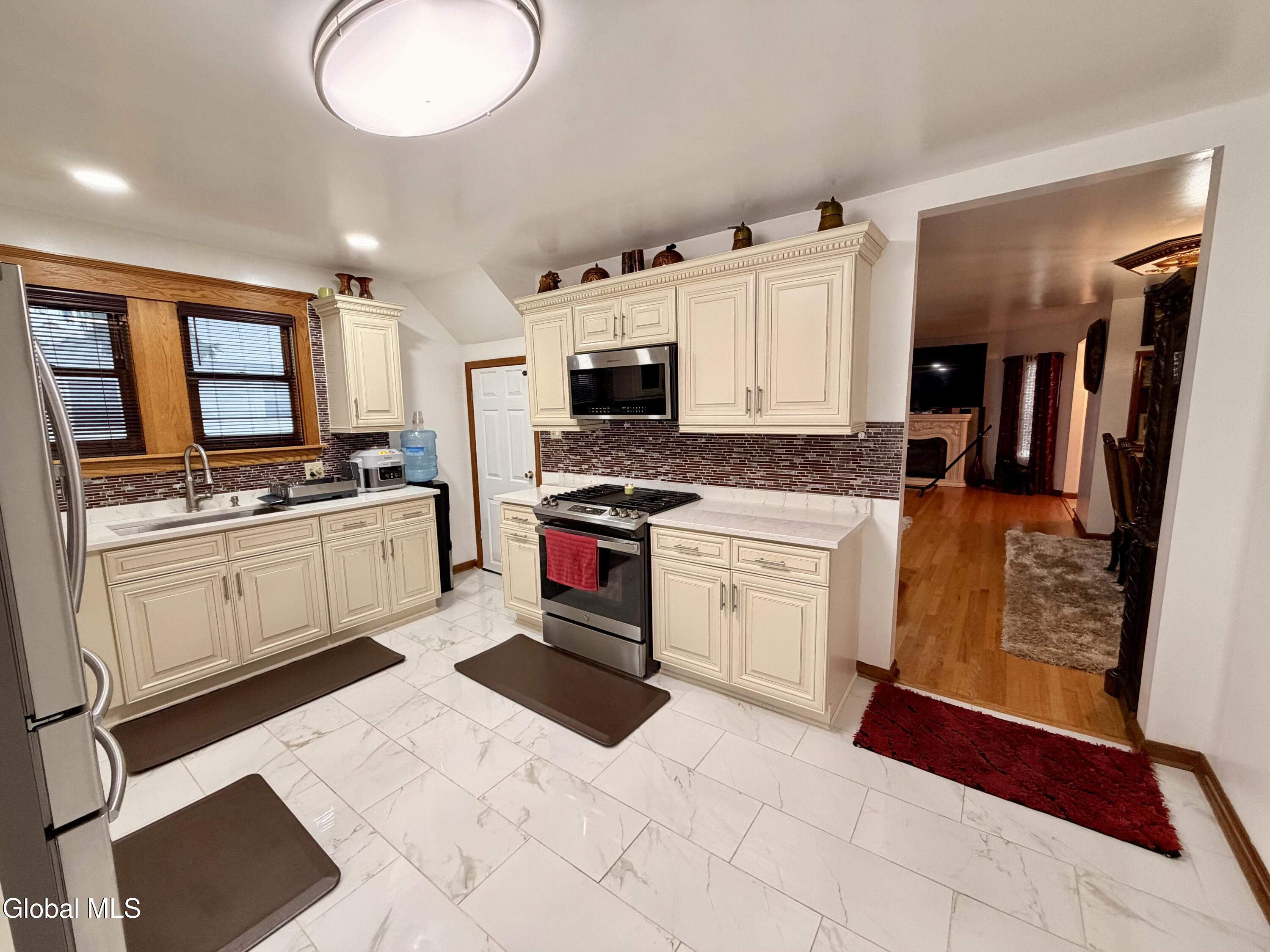 223 Edward Street Schenectady NY 12304