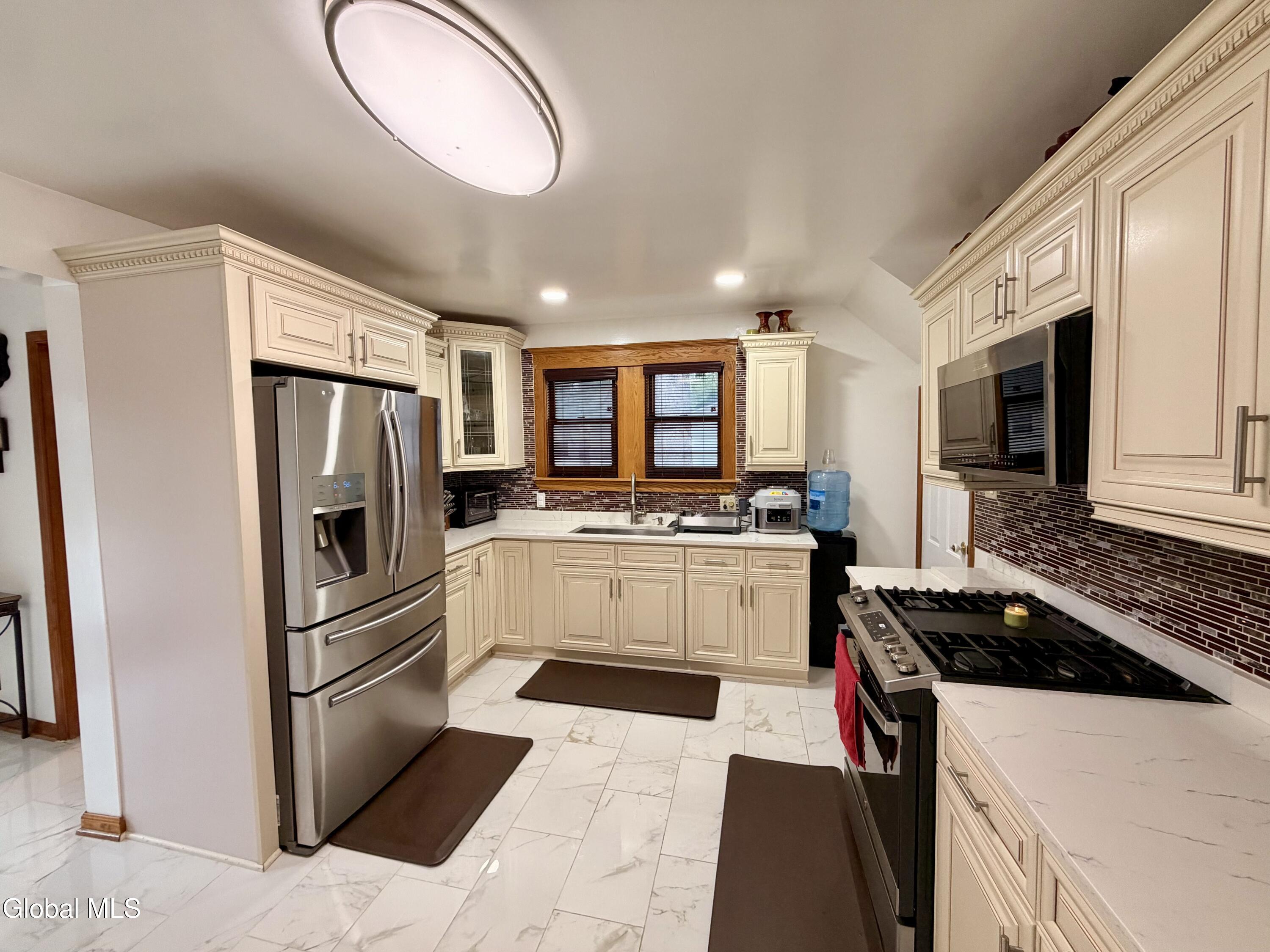 223 Edward Street Schenectady NY 12304