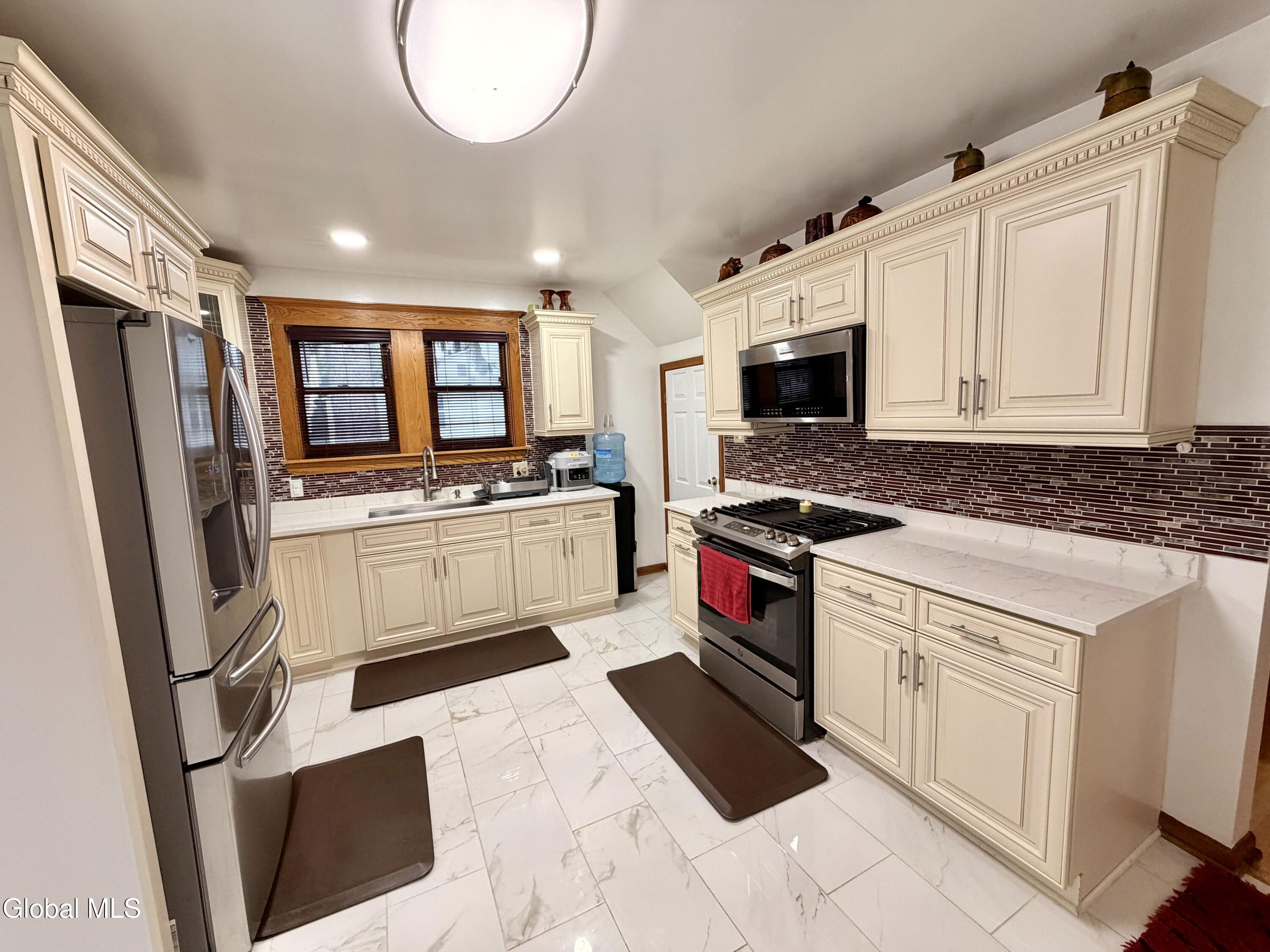 223 Edward Street Schenectady NY 12304