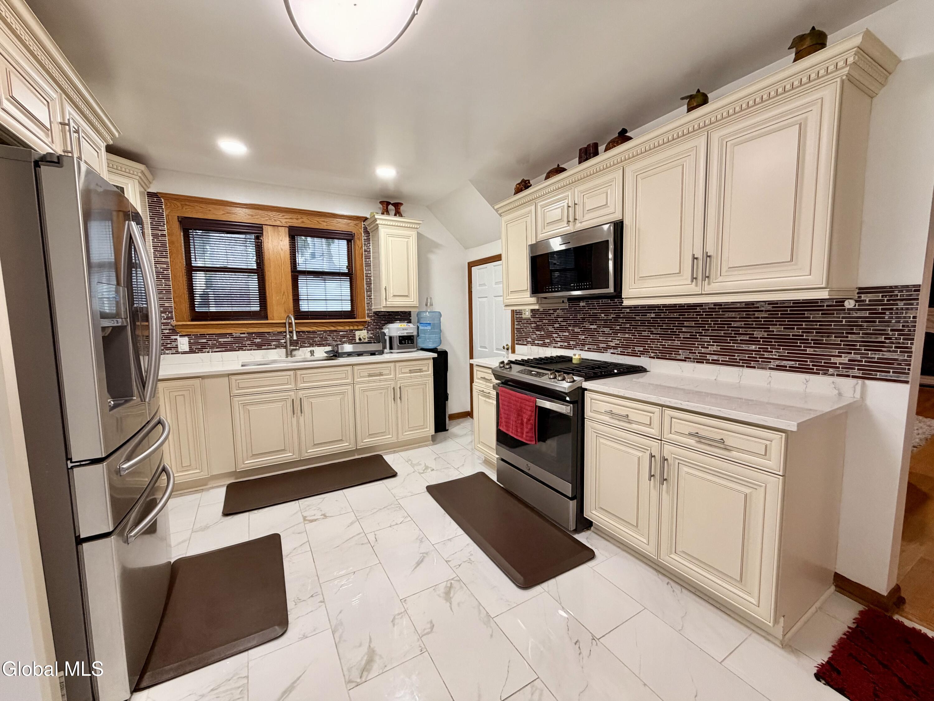 223 Edward Street Schenectady NY 12304