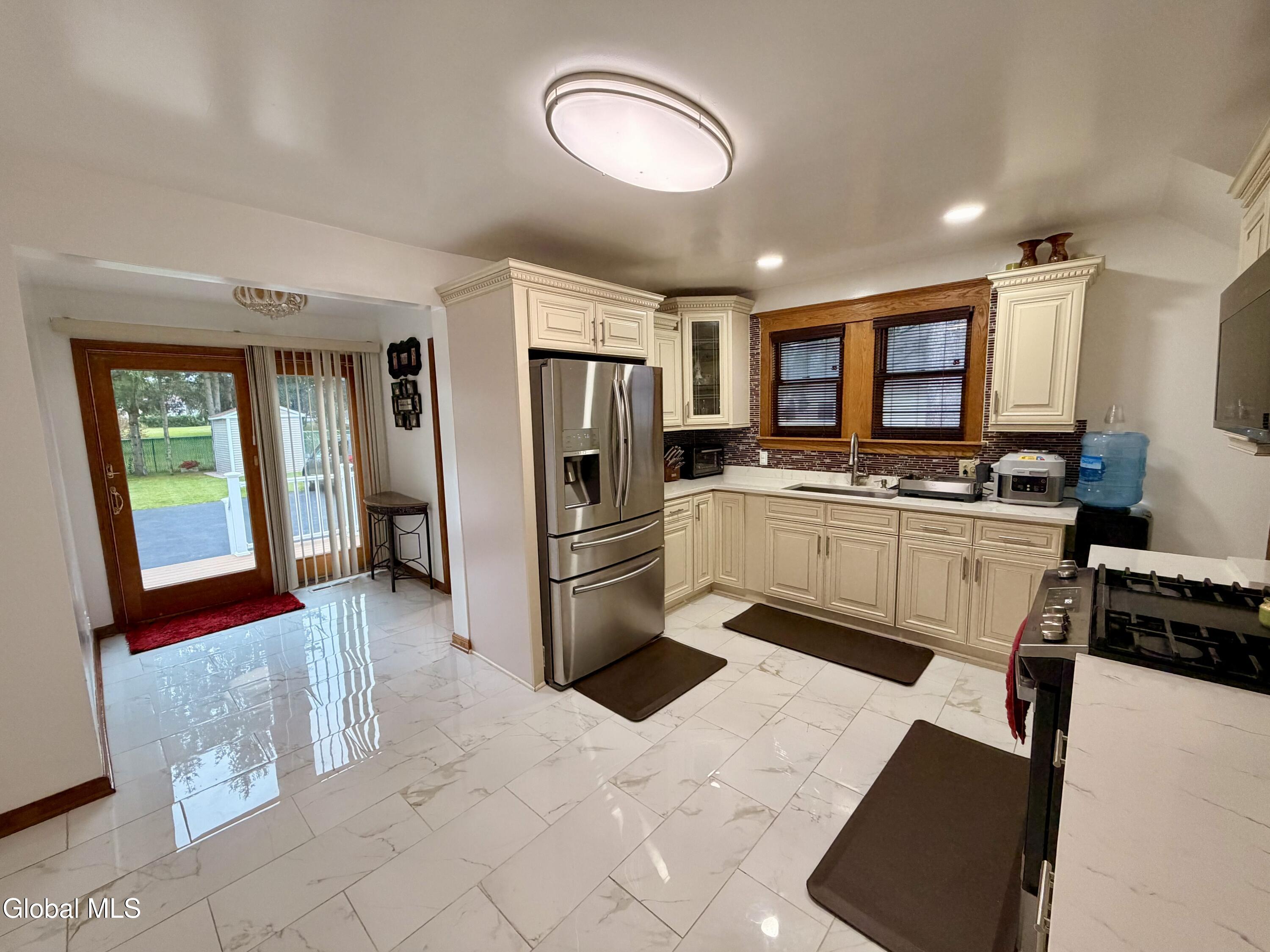 223 Edward Street Schenectady NY 12304