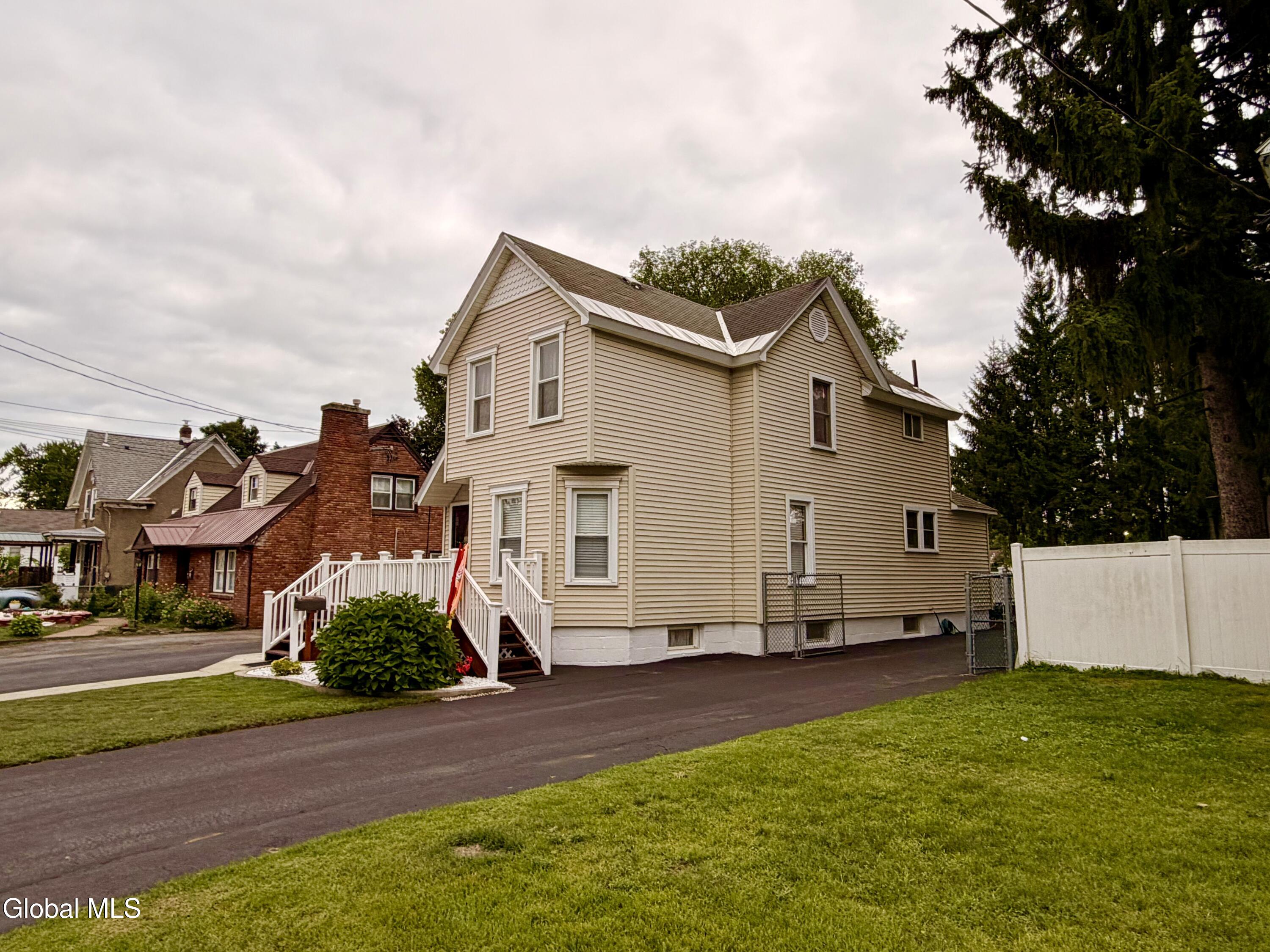 223 Edward Street Schenectady NY 12304