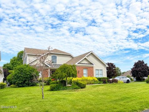 37 Cheshire Way Loudonville NY 12211