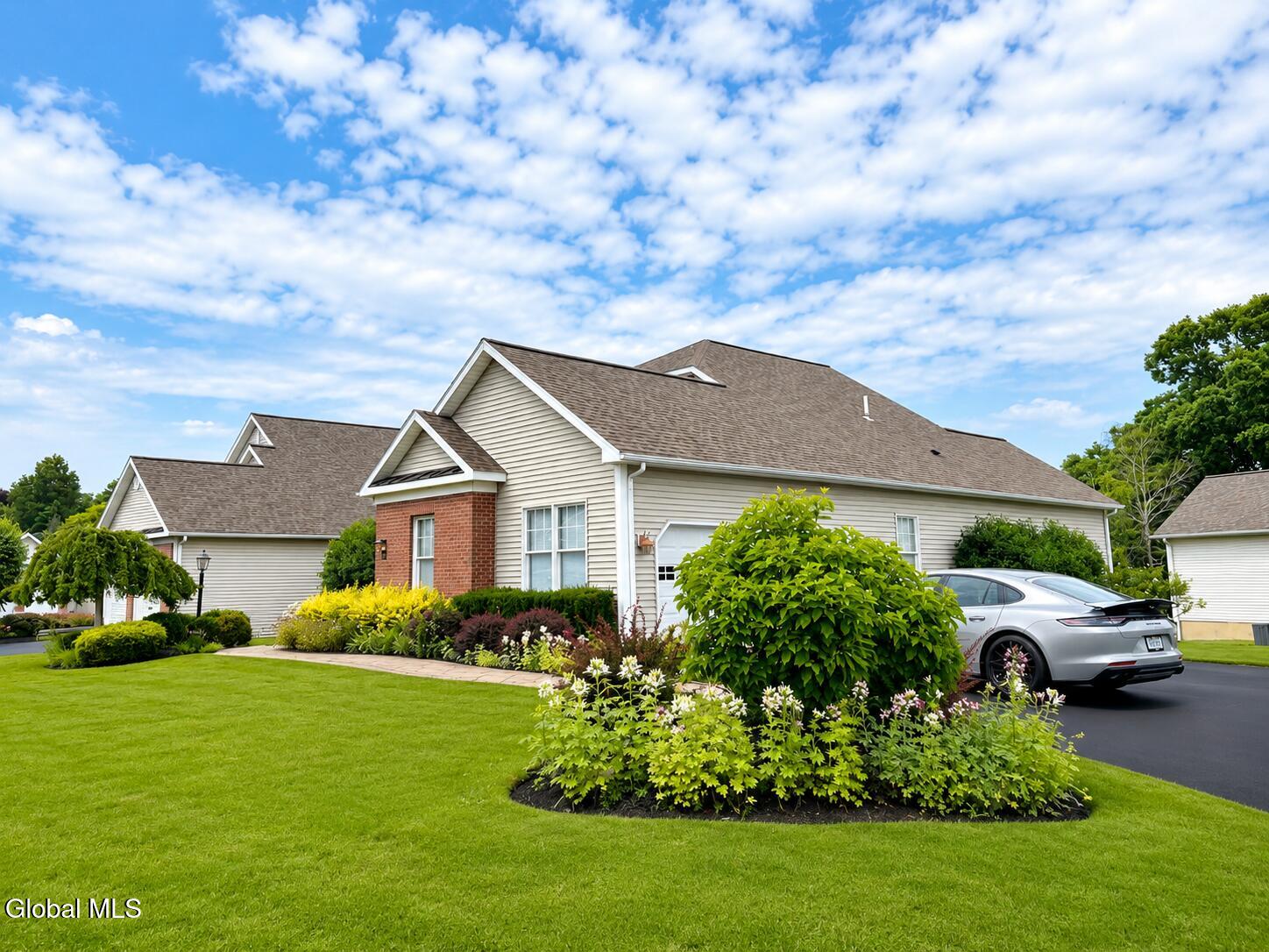 37 Cheshire Way Loudonville NY 12211