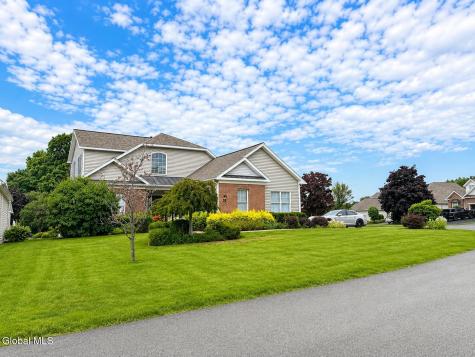 37 Cheshire Way Loudonville NY 12211